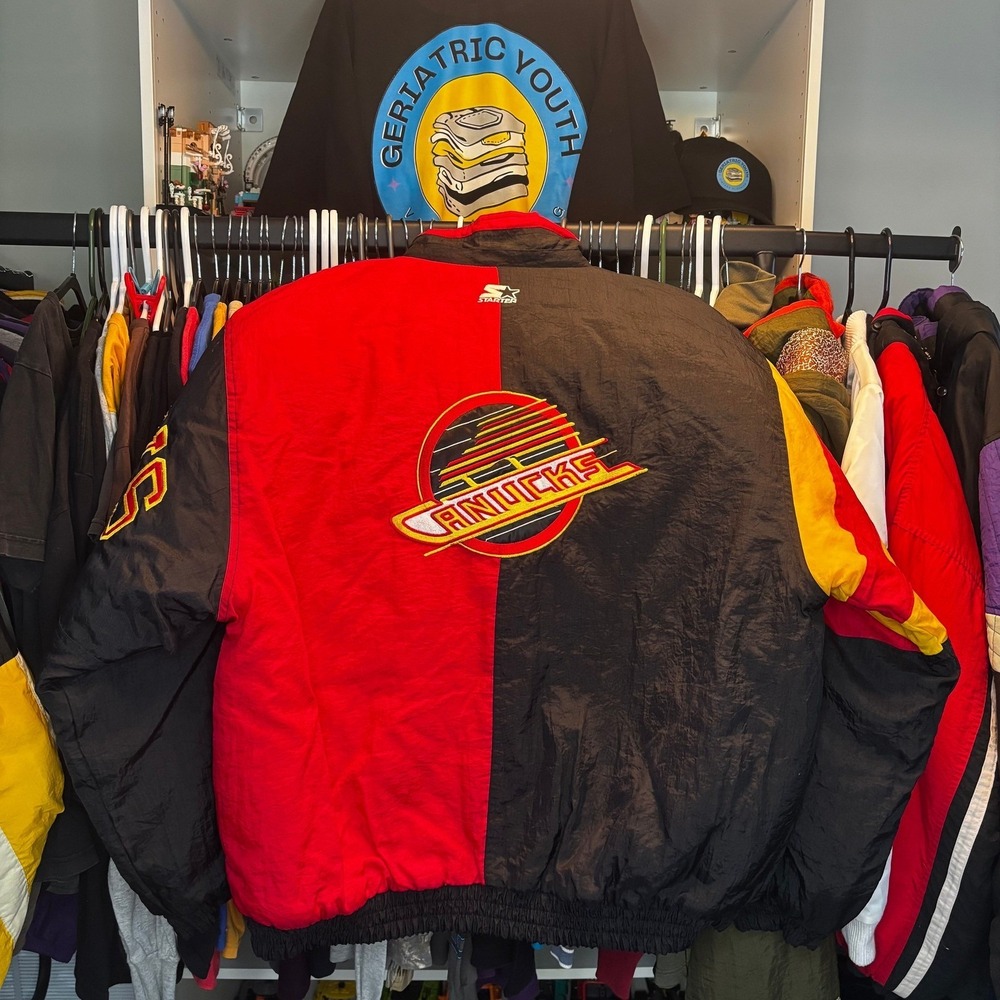 Vintage Vancouver Canucks Starter Puffer Jacket Big Logo Black Red Yellow NHL - Picture 2 of 3